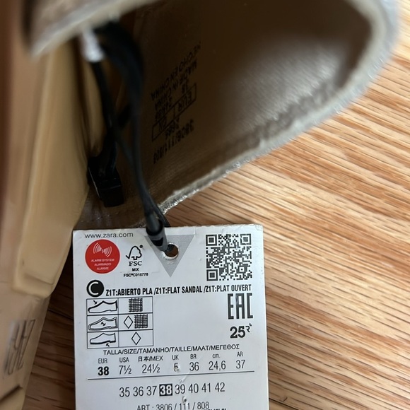 New! Zara Women's Sz 7.5 Sandals with tiny crystals. - Picture 6 of 8